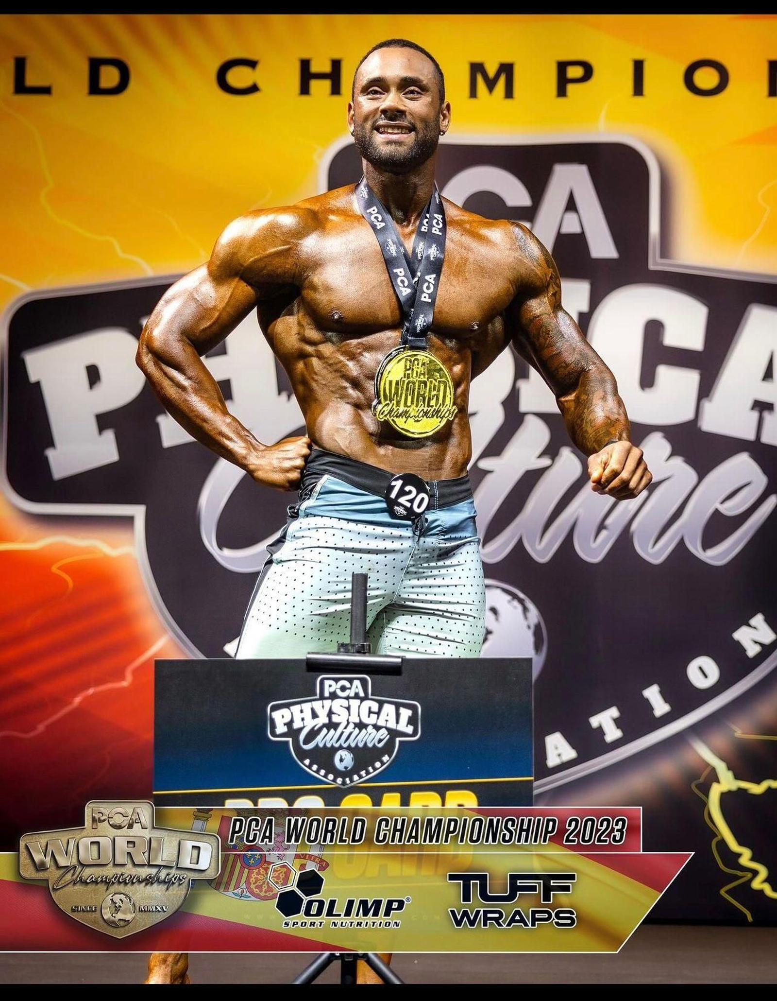 Jeuri Rodríguez con la medalla de campeón mundial de PCA Jeuri Rodríguez con la medalla de campeón mundial de PCA