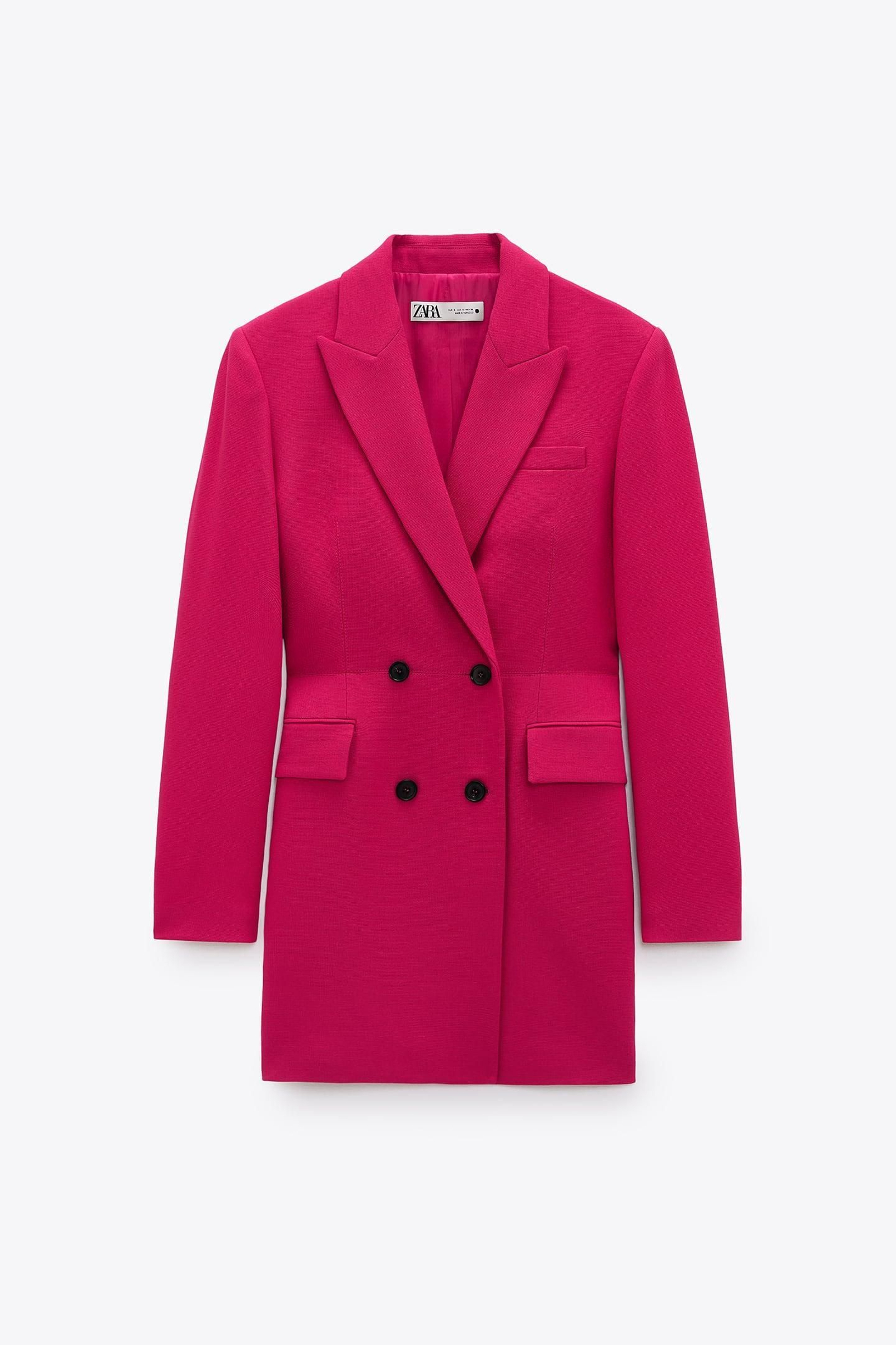 Blazer-vestido de color rosa de Zara.
