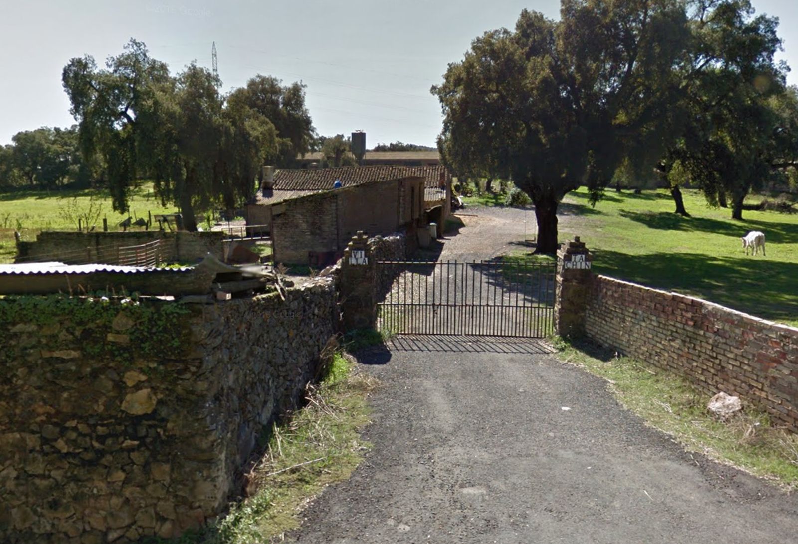 Entrada a la finca Villa Tachín, en Aracena.
