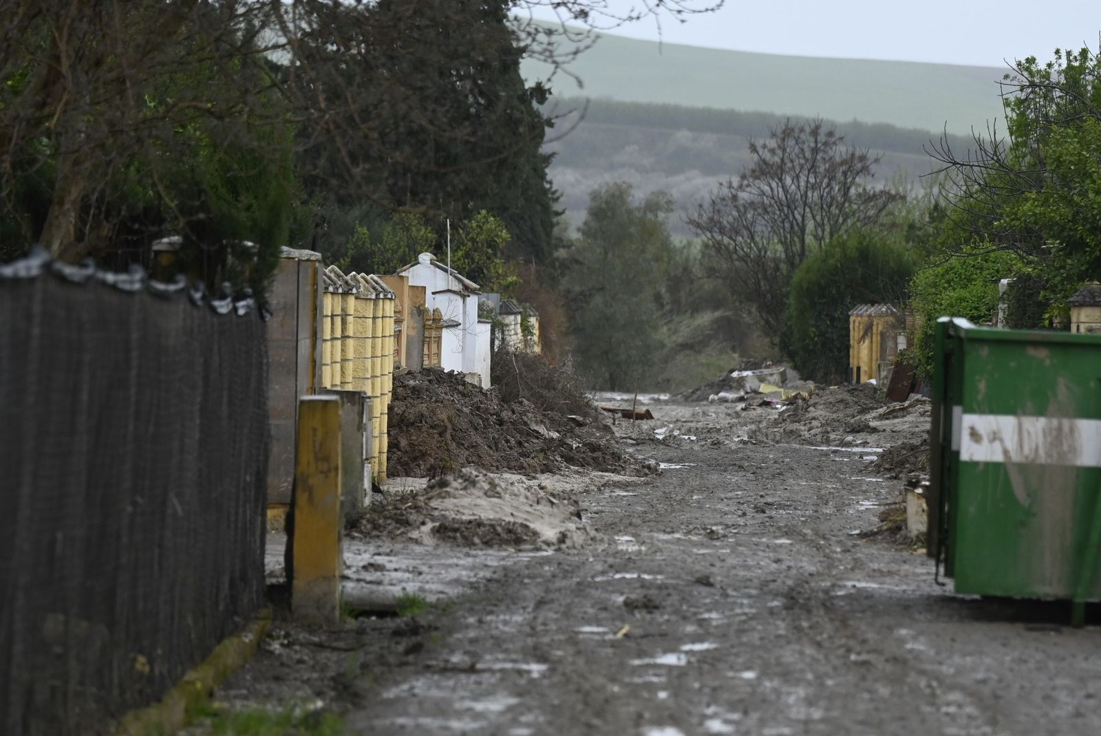 Parcelas de Guadalvalle siguen anegadas por el barro un mes después de las inundaciones
