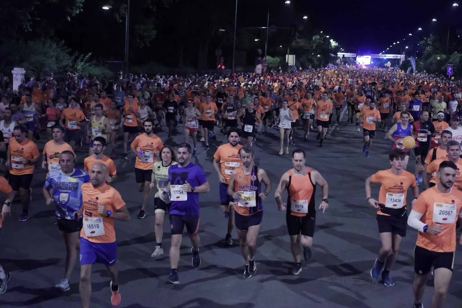 Búscate en la Carrera Nocturna de Sevilla (1)