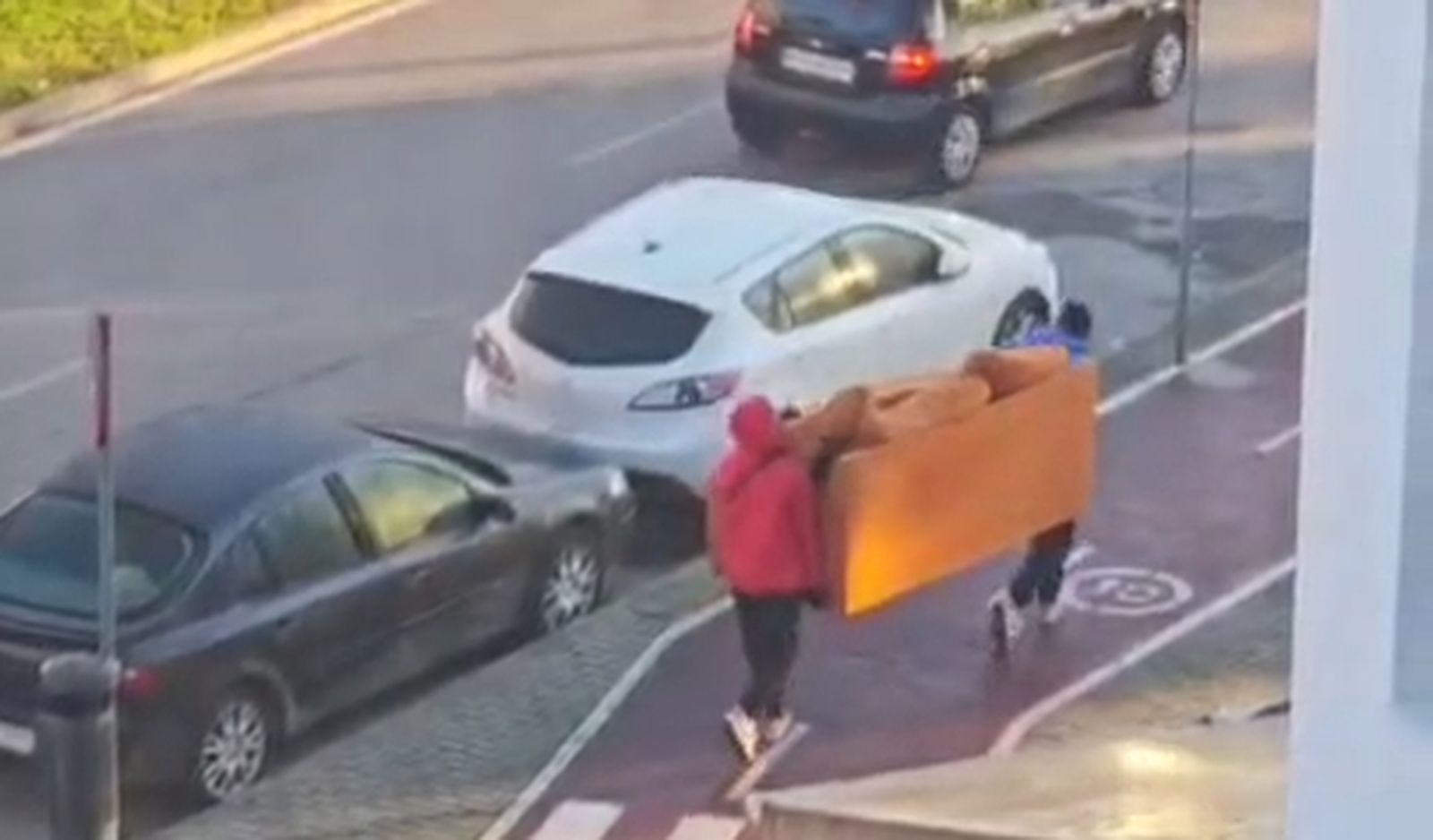 Vox denuncia que menores inmigrantes malviven en casetas de la luz en Jerez