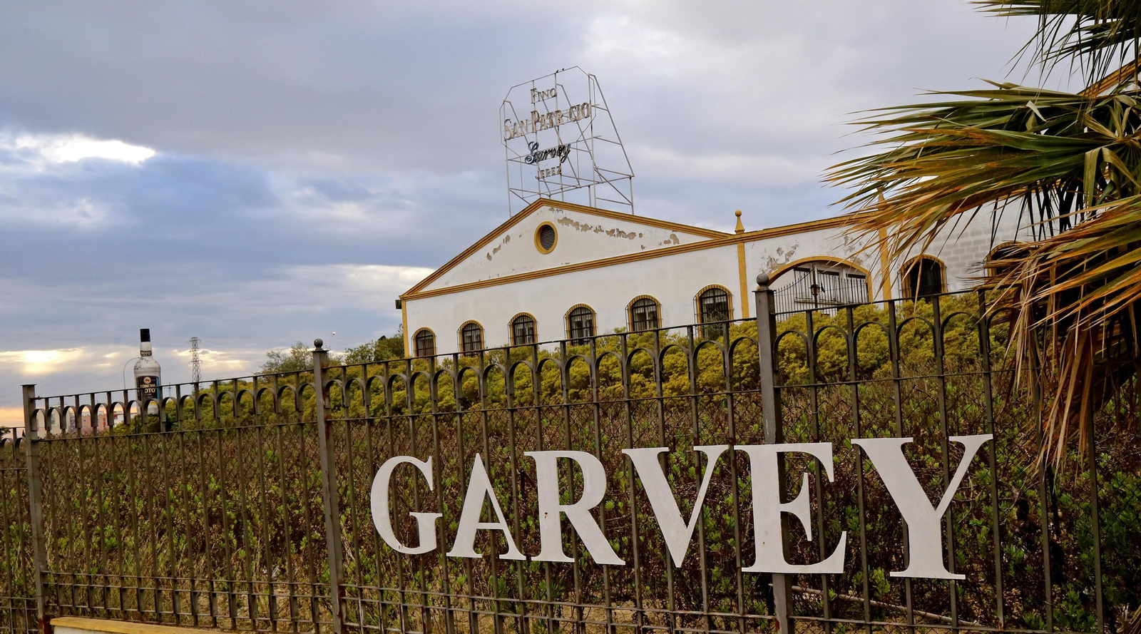Imagen tomada ayer del Complejo Bellavista, la principal bodega de Garvey en Jerez, cuya compra hizo ayer efectiva Grupo Emperador.