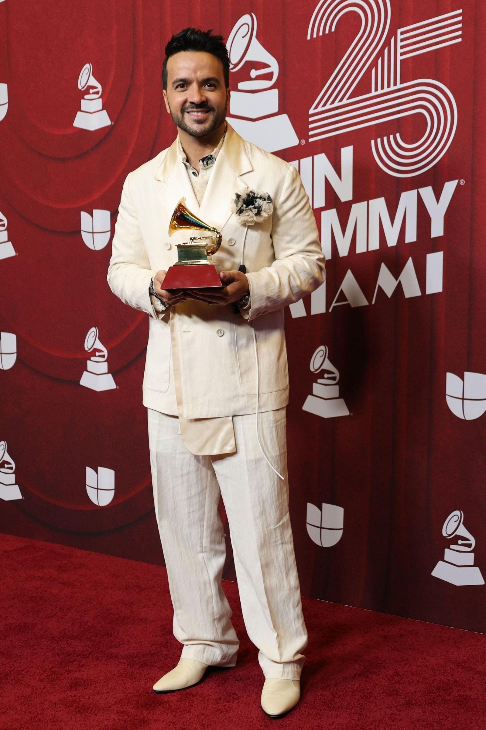 Todos los famosos, tendencias y curiosidades en la alfombra roja de la 25 edición de los Grammy Latinos