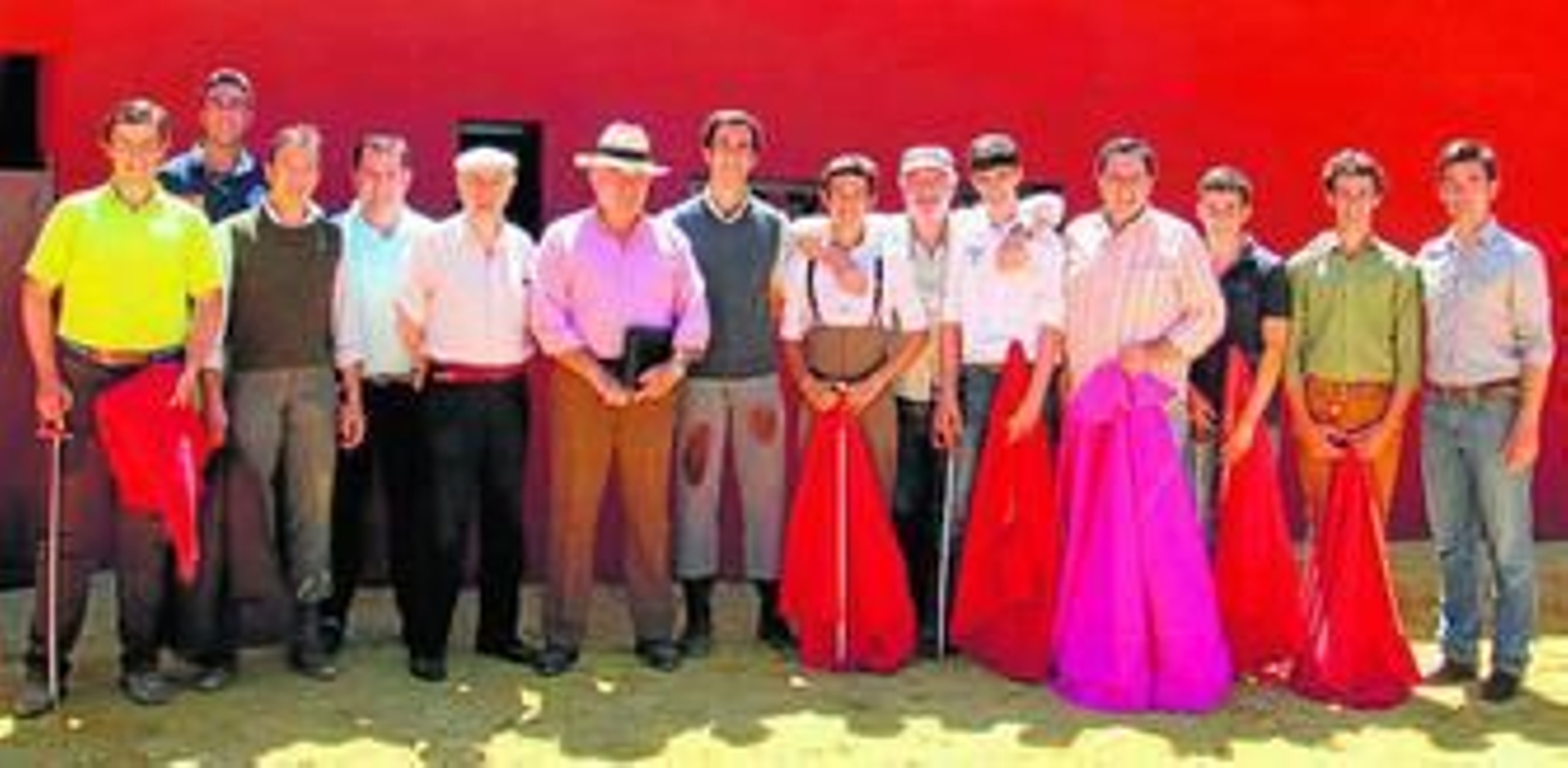Galloso, Tomás Campuzano, Jesuli de Torrecera, Dias Gomes, los alumnos de La Gallosina y aficionados.