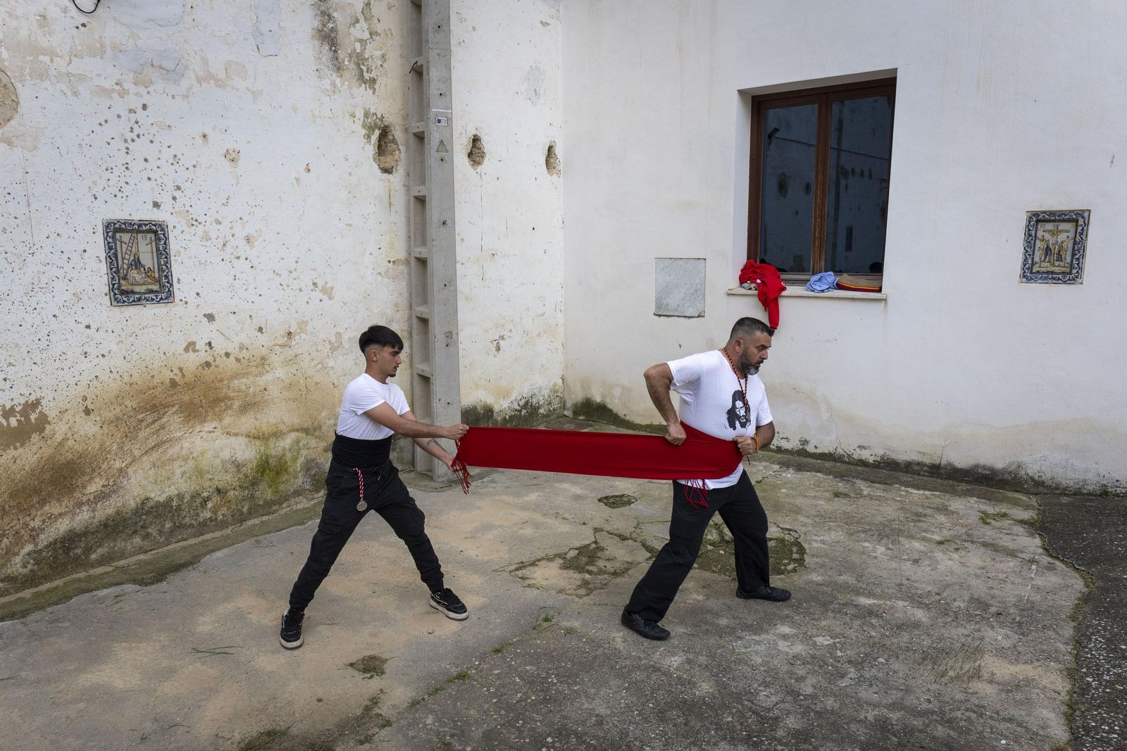 Imágenes de la salida de Misericordia en la Semana Santa de El Puerto 2025