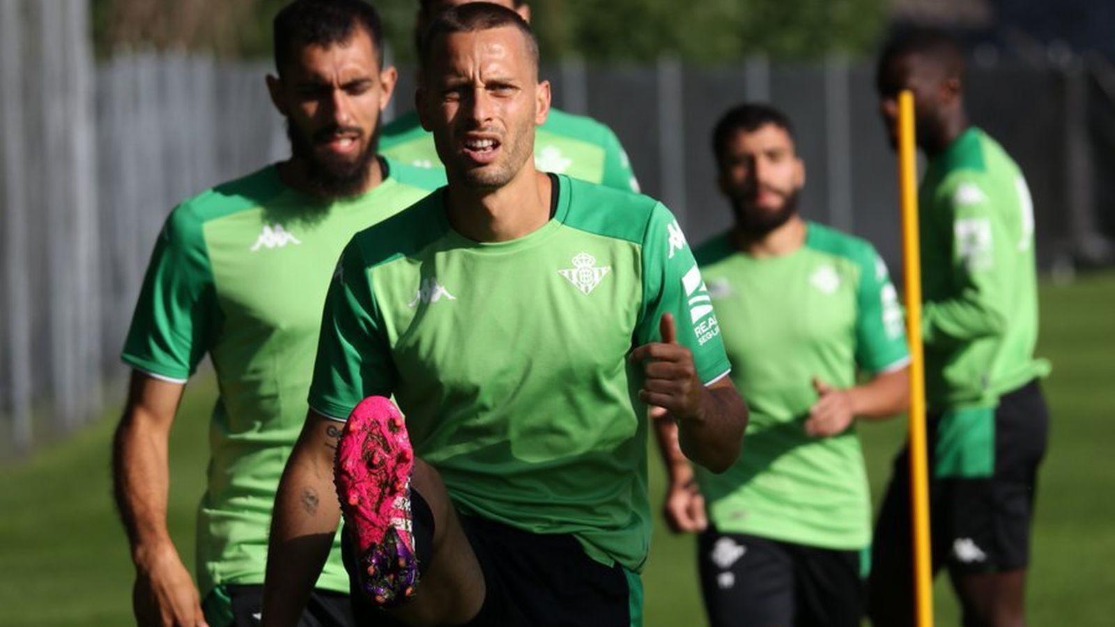 Canales, en un entrenamiento del Betis.