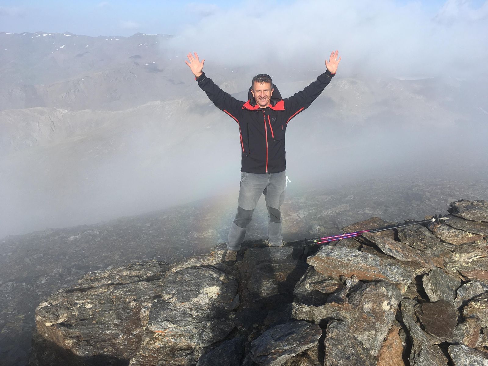 El coach Emilio Calvo lideró la experiencia de superación con la subida al pico Mulhacén.