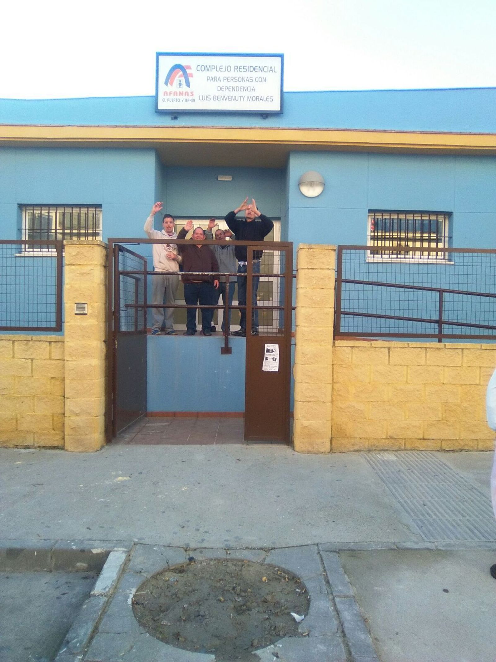 Los residentes volvieron al centro de Afanas este mismo lunes.