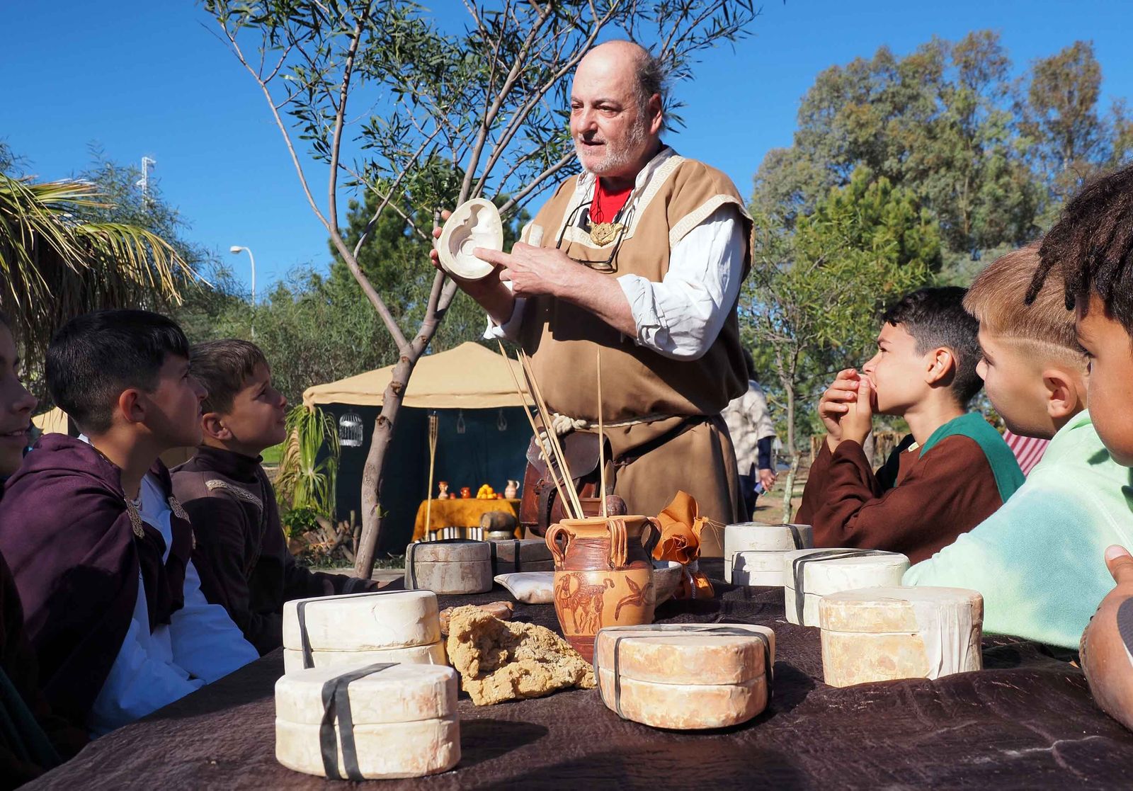Las mejores imágenes de la recreación en Tharsis de la llegada del oro que llevarán los Reyes Magos a Belén