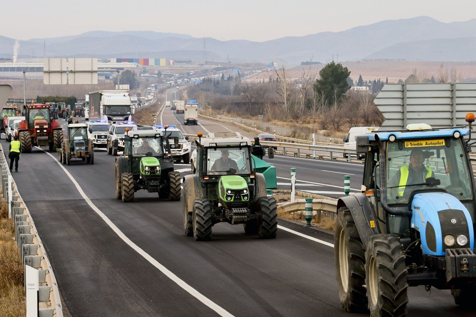 Las imágenes de la tractorada por las carreteras españolas: el campo para las principales vías