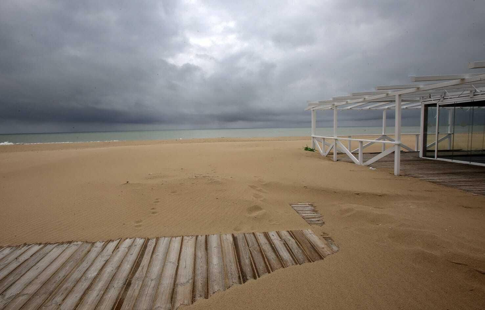 Un chiringuito gaditano, cerrado estos días.