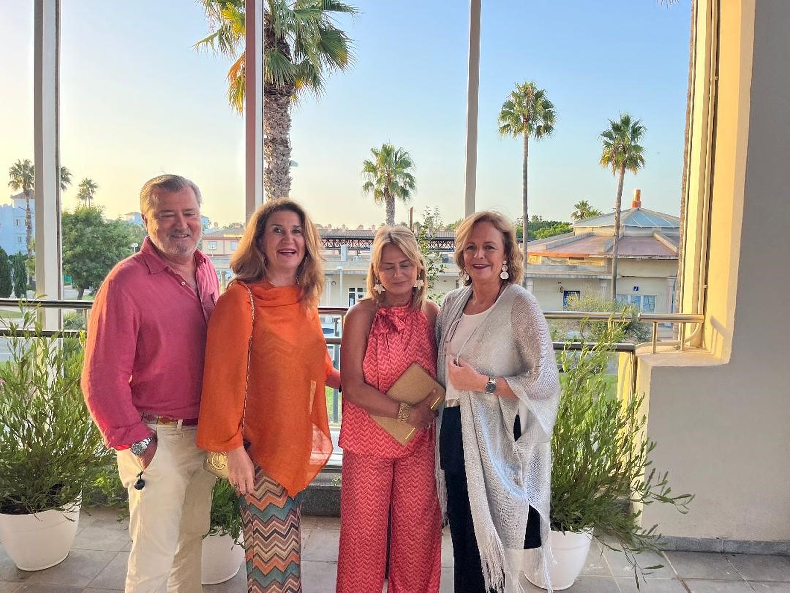 José Ignacio Merello, Nati Mora, María López Varela y Begoña Alcina, a la entrada al recinto.