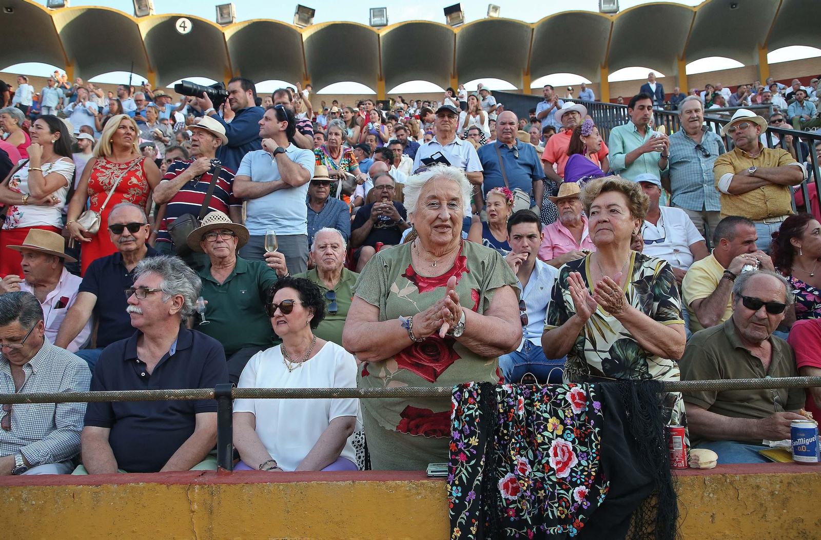 Búscate durante la corrida del viernes  en la plaza de toros Las Palomas