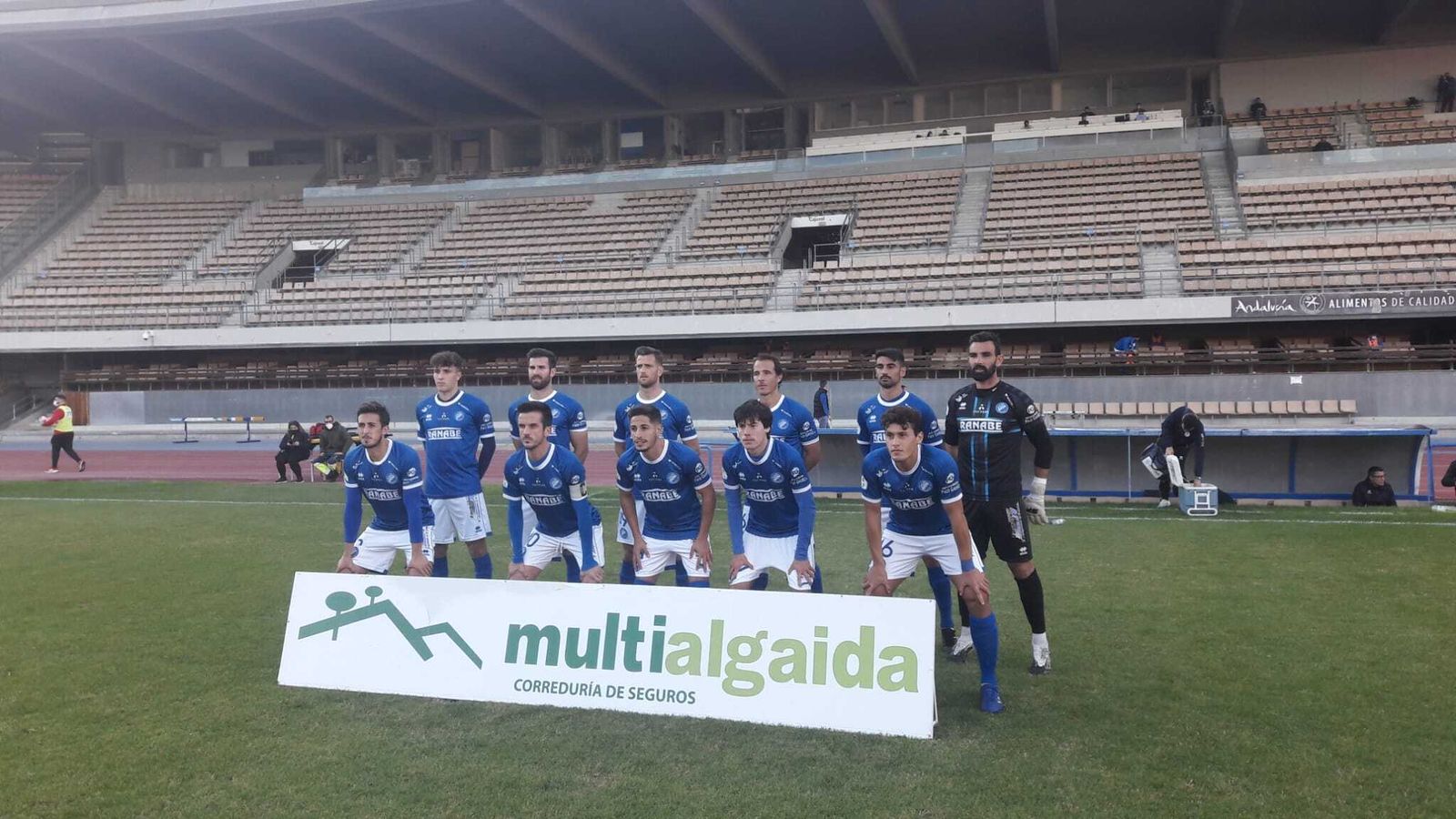 Formación inicial del XDFC, con muchas novedades: Beni, Junior, Baeza, Javilillo y Máyor.