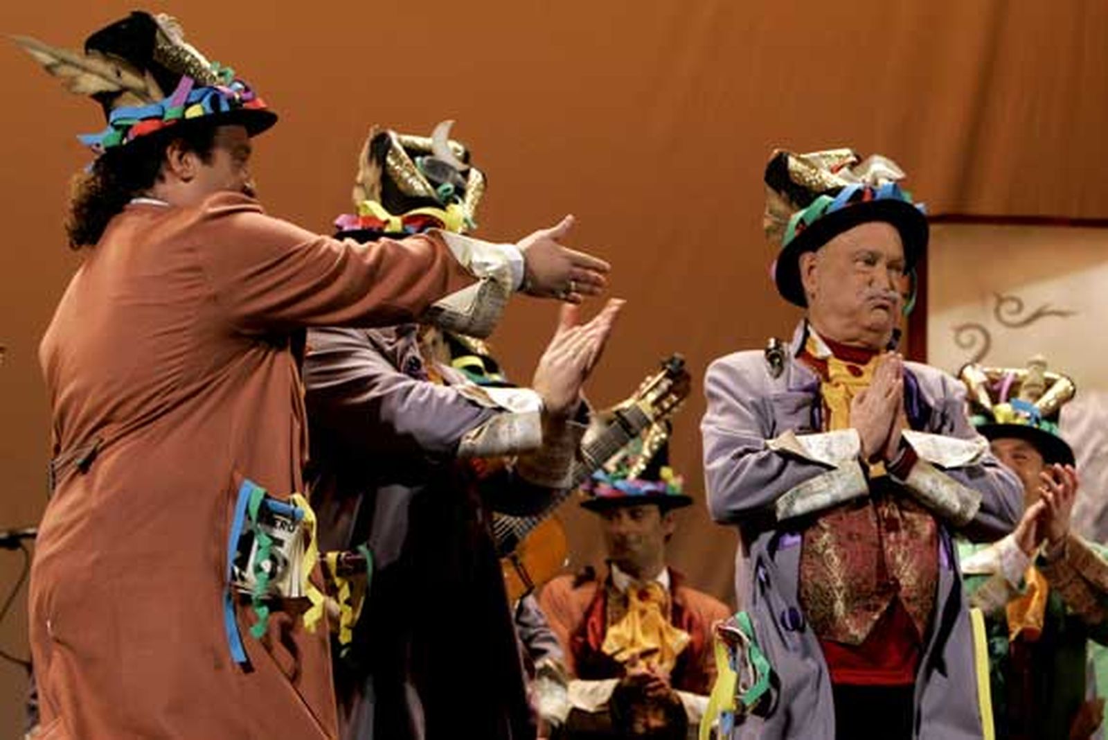 Imágenes de la actuación de la comparsa 'Medio siglo'

Foto: Jesus Marin/Lourdes de Vicente