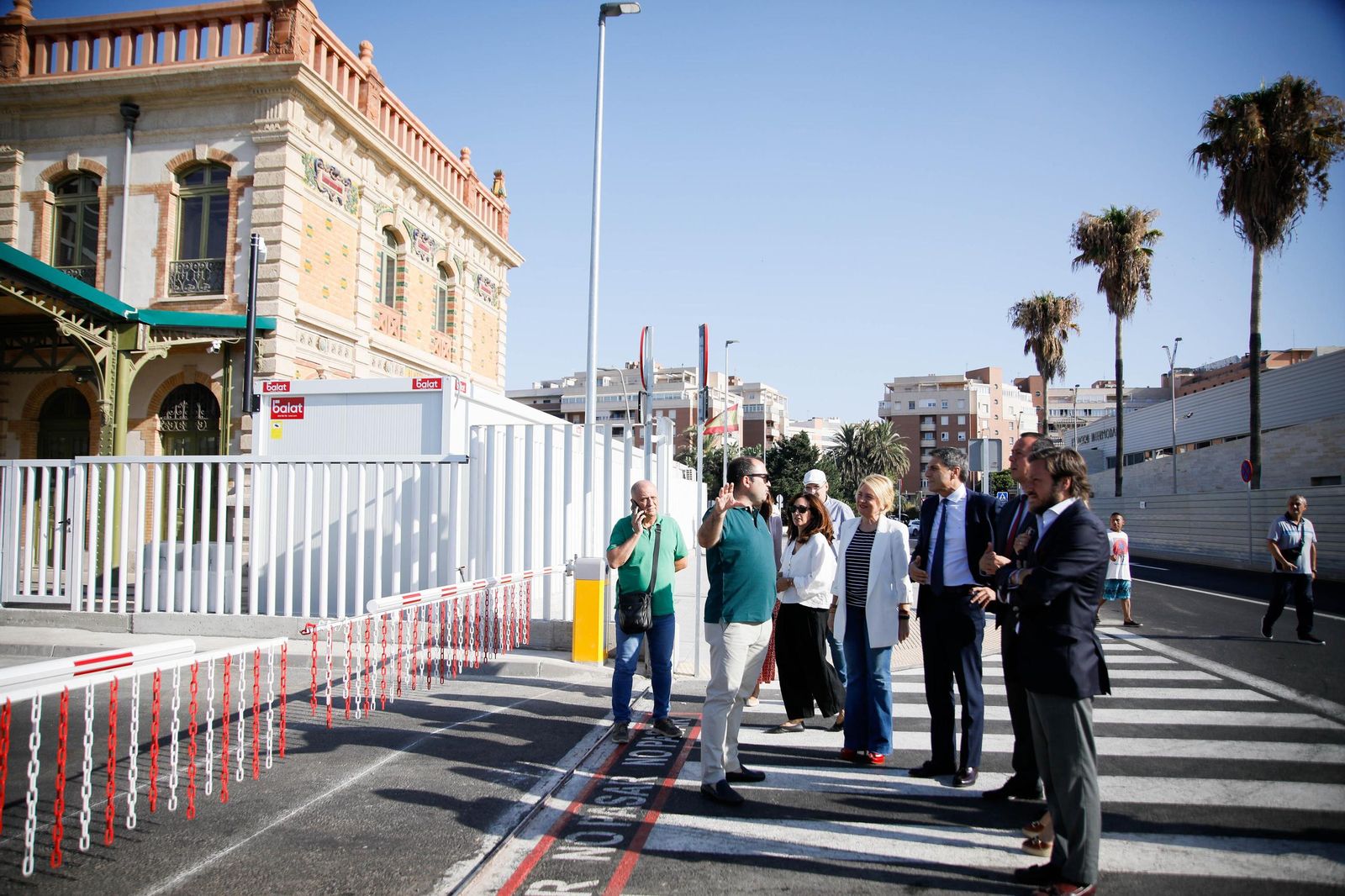 El delegado del Gobierno, Pedro Fernández, visita la estación histórica de Renfe en Almería, en imágenes