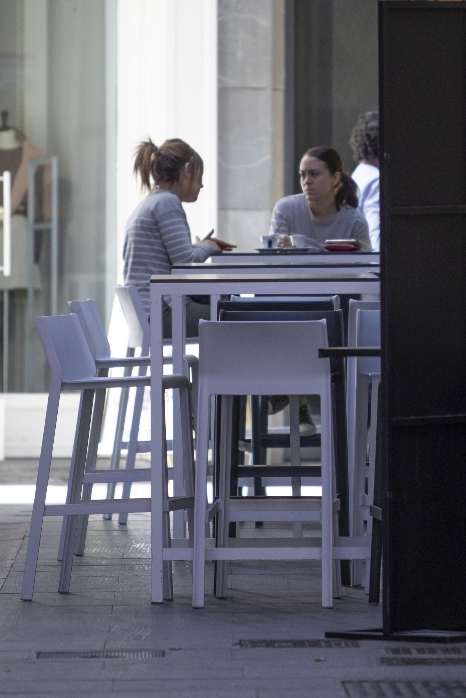 Bares a medio gas en Granada en el inicio del puente
