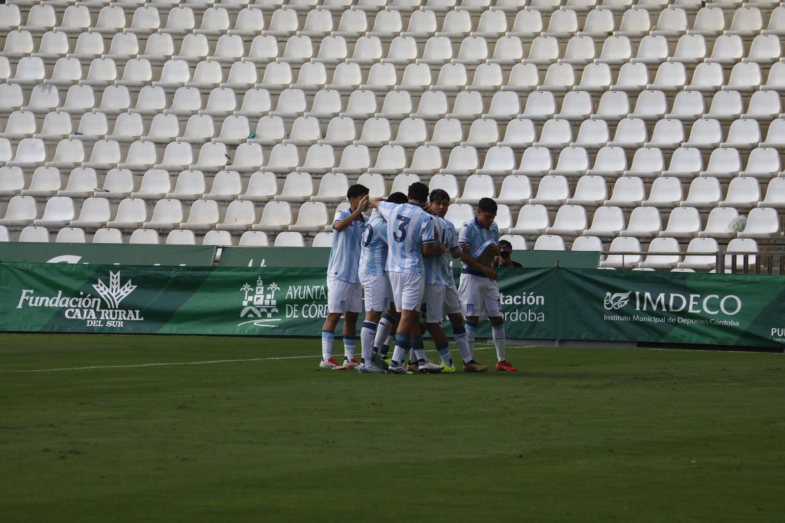 Las mejores fotos del Racing Club - Real Madrid del Mundial de Clubes juvenil en El Arcángel