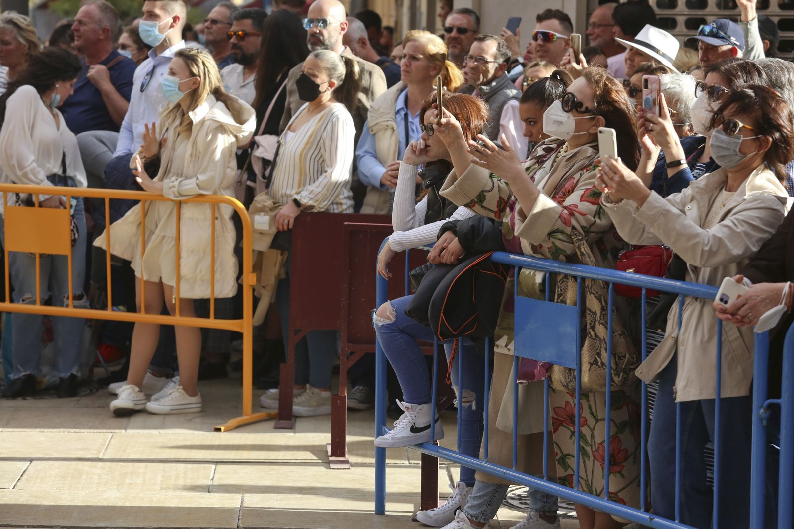 Así son las polémicas vallas desde las que se ve la Semana Santa de Málaga (fotos)