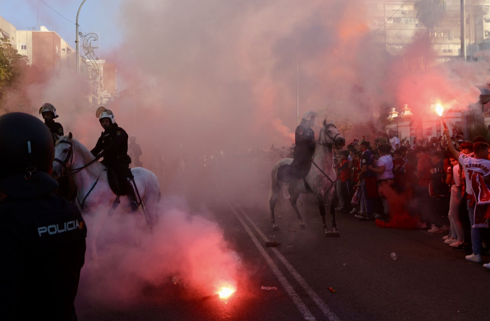 Llegada del Sevilla al Pizjuán