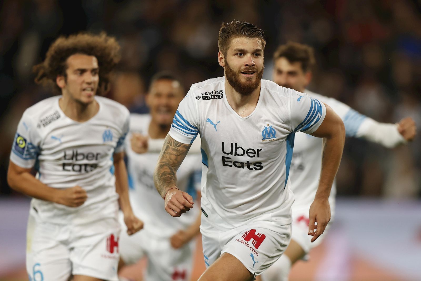 Caleta-Car celebra un gol con el Olympique de Marsella.