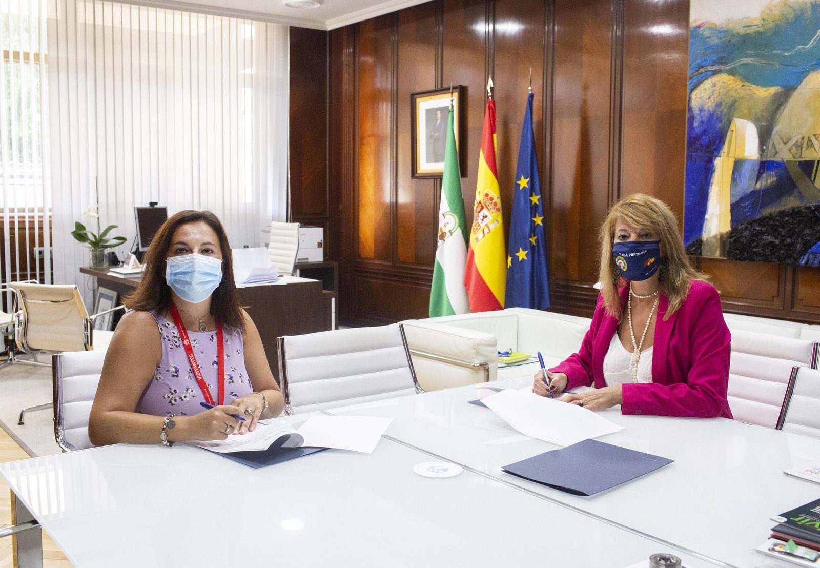 Pilar Miranda e Isabel Castilla concretando el acuerdo