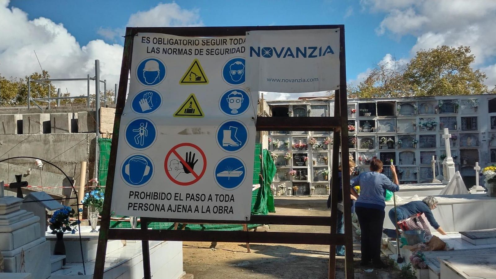 La empresa Novanzia es la encargada de construir los nuevos nichos.