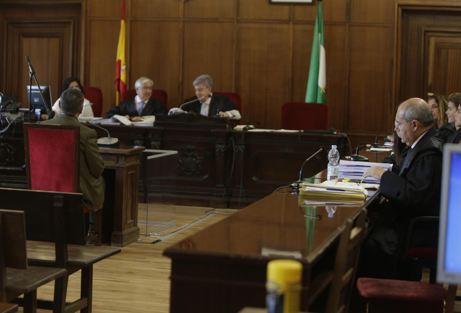 El acusado de matar a su suegra ante el tribunal del jurado