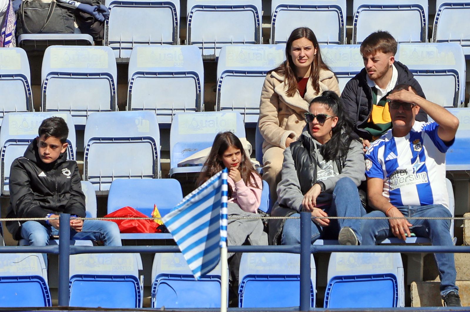 Búscate en las gradas del Nuevo Colombino en el Recre-Yeclano
