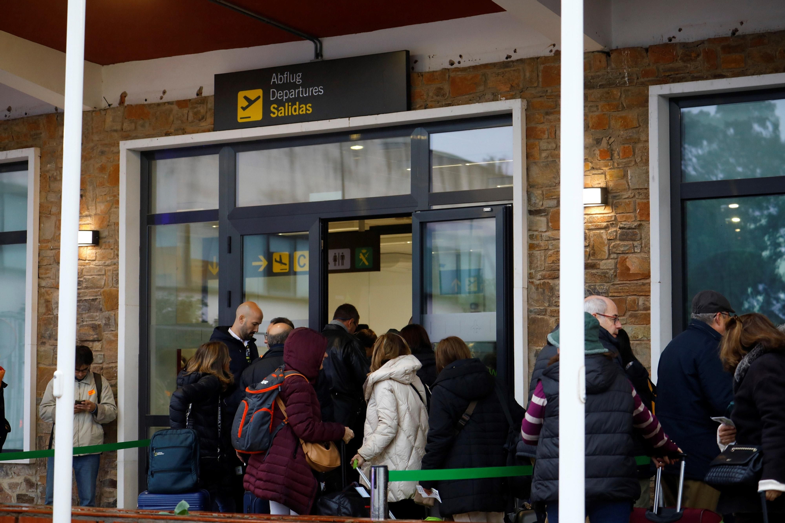 El despegue del el primer vuelo chárter a Europa en el aeropuerto de Córdoba, en imágenes