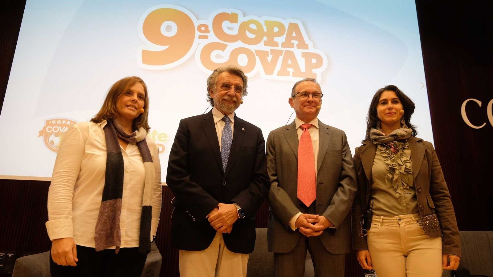 Los protagonistas de la mesa redonda con la que arrancó la novena Copa Covap.