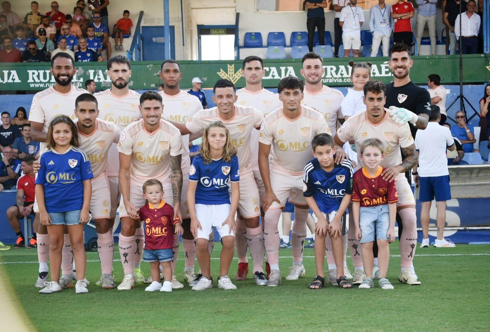 Alineaicón inicial linarense en uno de los duelos en Linarejos.