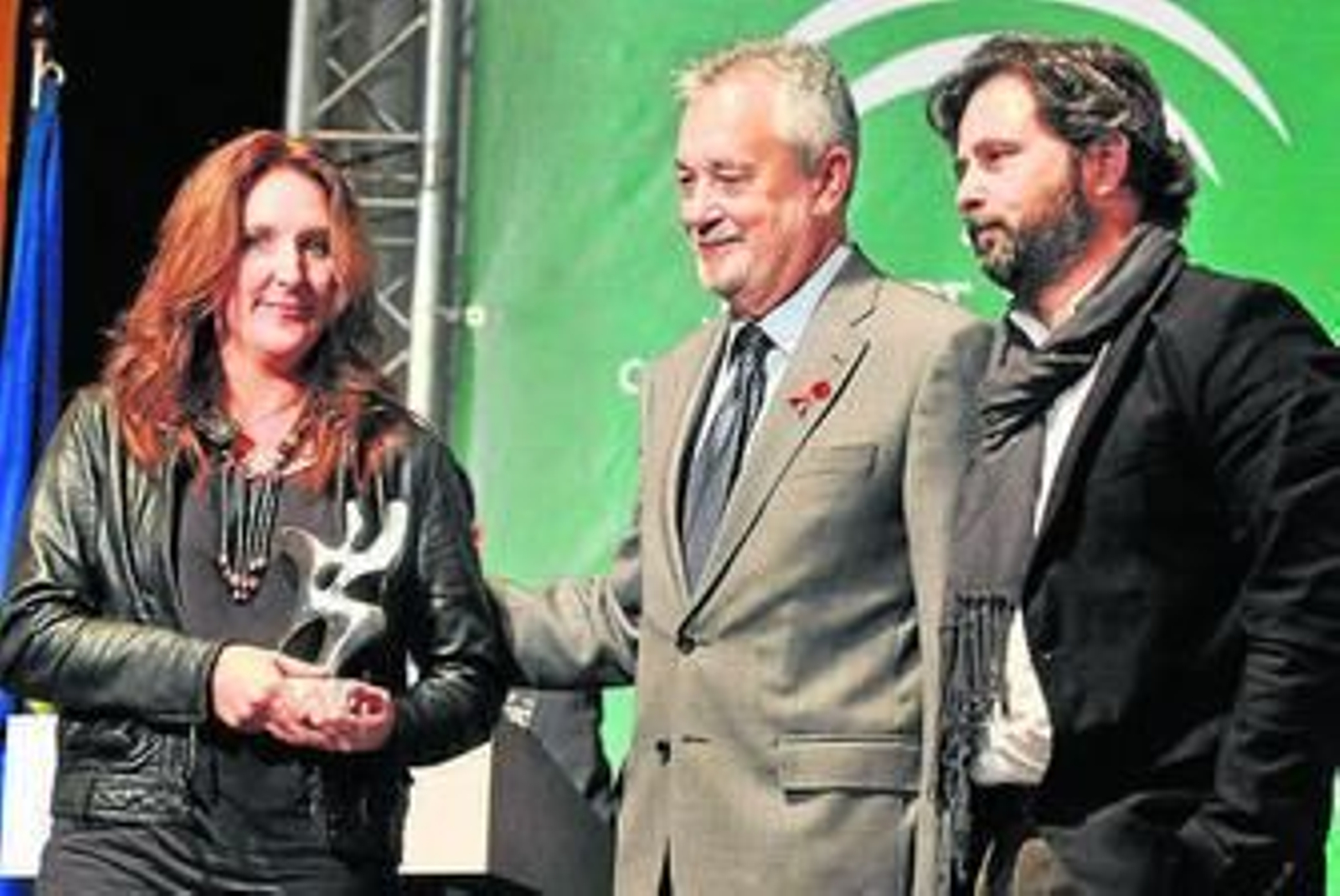 María Clauss y Óscar Toro, con el presidente Griñán.
