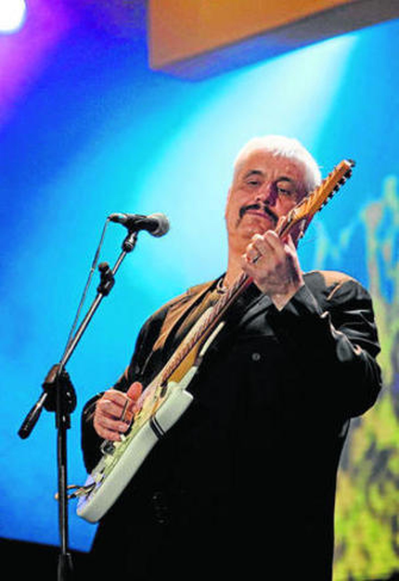 Pino Daniele, en un concierto en 2010.