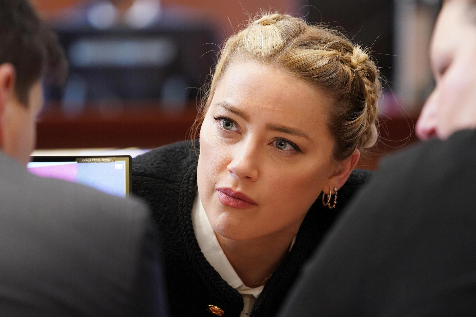 Amber Heard, en el juicio por la denuncia contra ella de Johnny Depp por difamación.