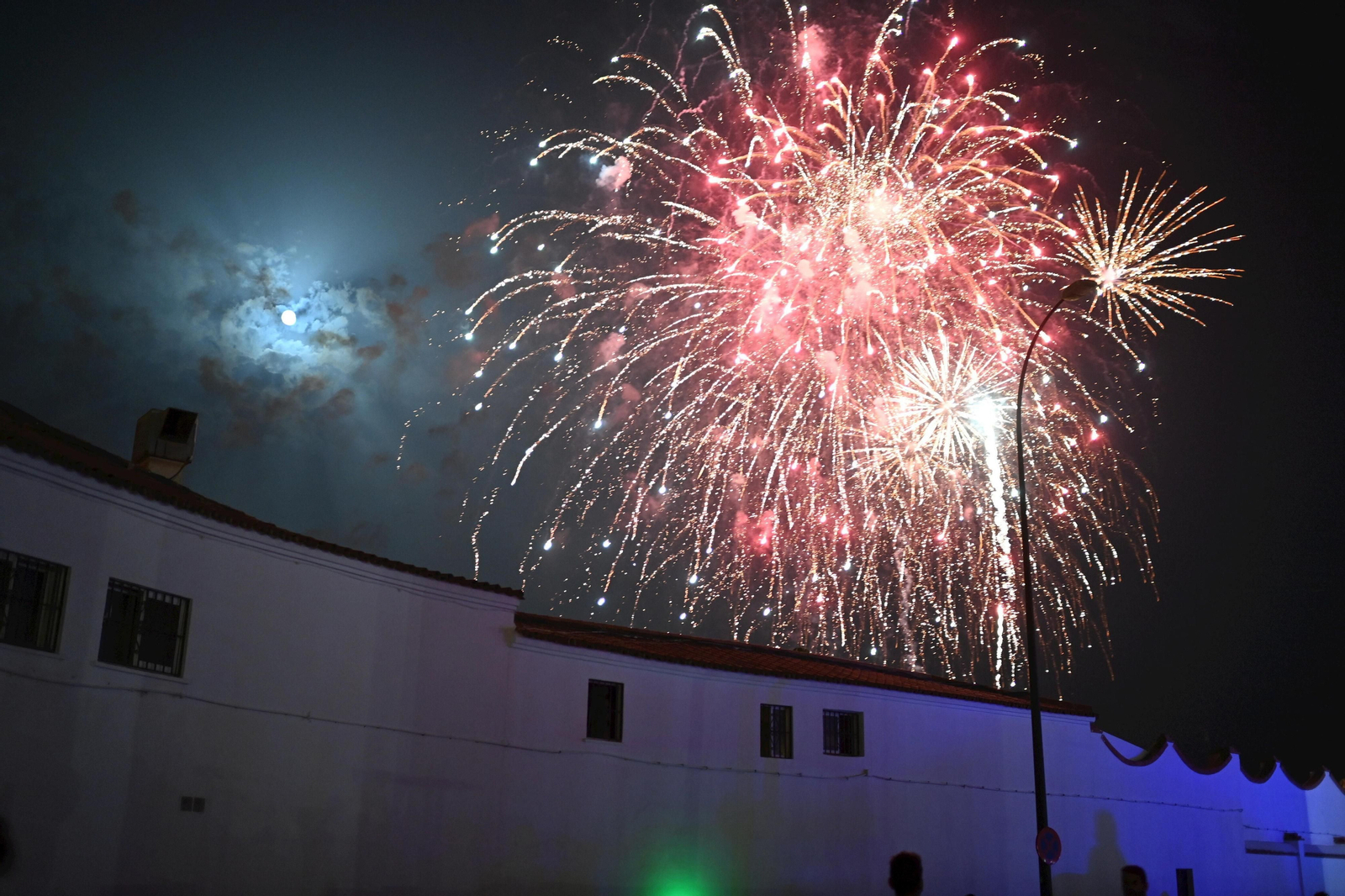 Drones y fuegos artificiales para abrir la Feria de Málaga 2022 (fotos)