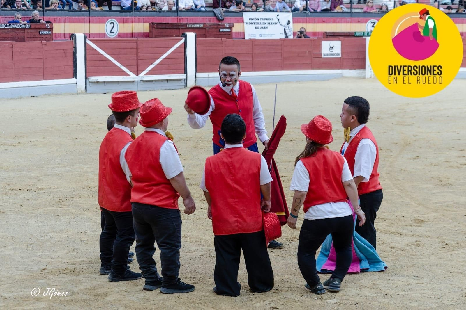La cuadrilla comica 'Diversiones en el Ruedo y sus enanitos toreros', a la que pertenece Jimmy Muñoz.