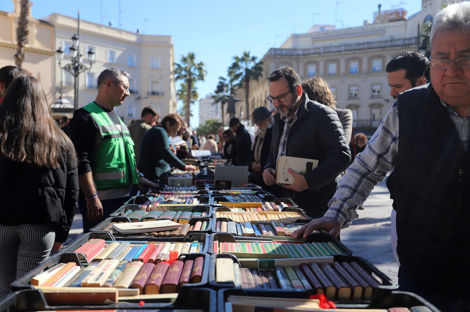 Imágenes del mercadillo de Ayre Solidario en la Plaza de las Monjas