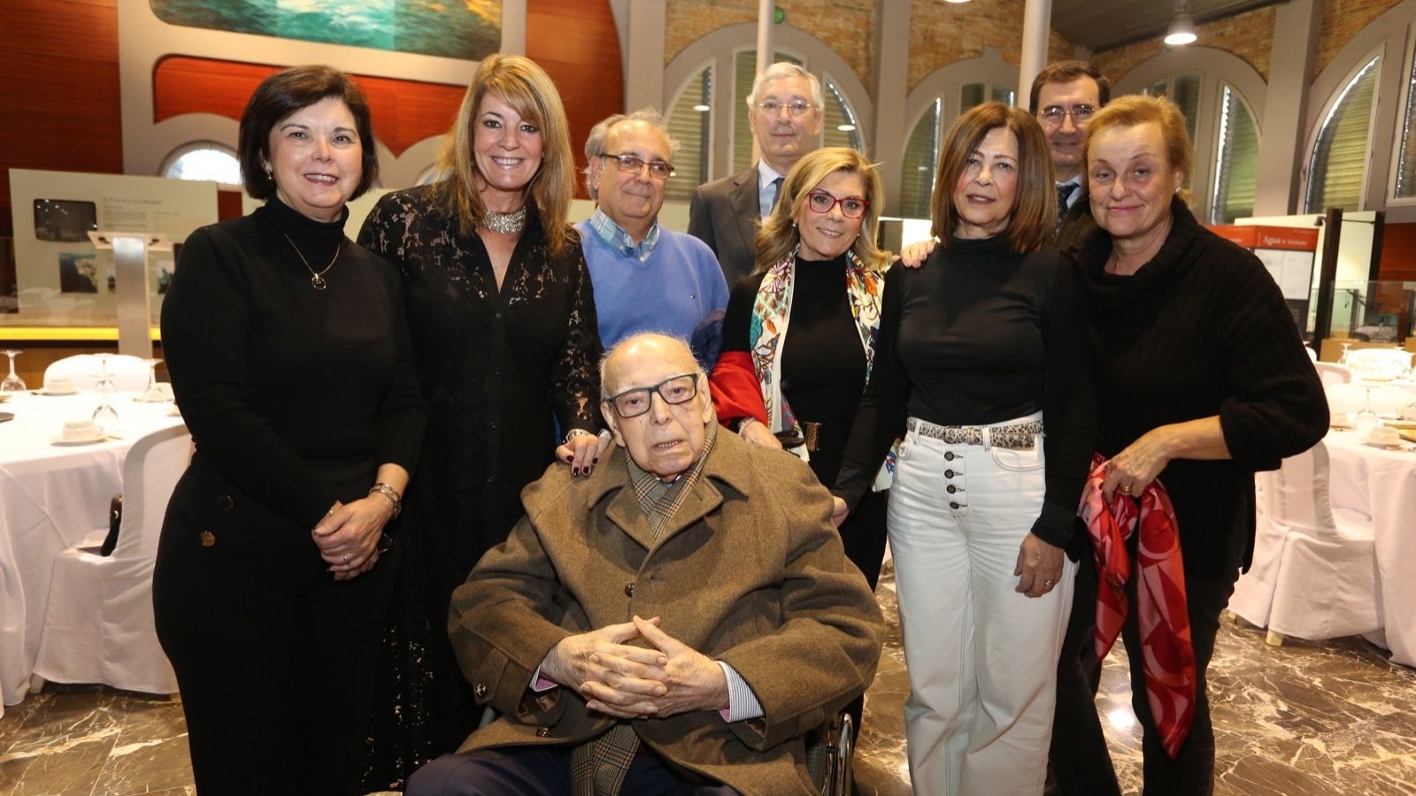 Homenaje ofrecido a Manuel Silván por el Puerto de Huelva, donde trabajó toda su vida.
