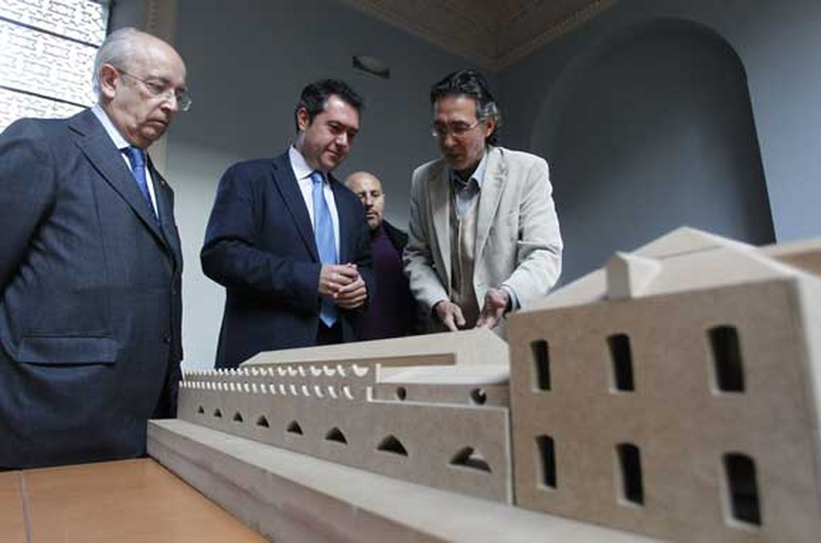 Espadas apoya la recreación de la fábrica de barcos medieval en las Atarazanas