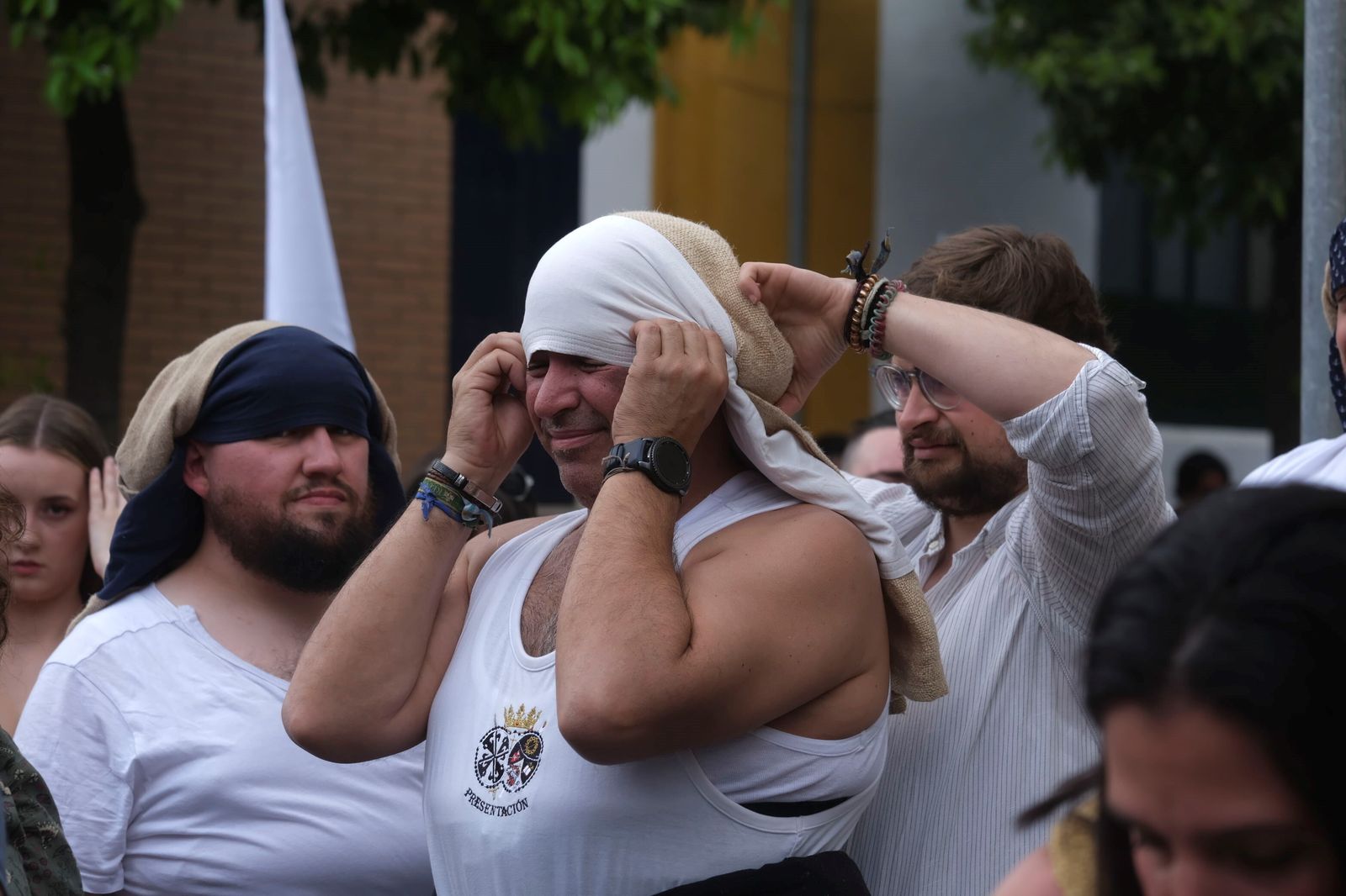 Sábado de Pasión en Córdoba: la procesión de la hermandad de la Presentación al Pueblo de Córdoba, en imágenes