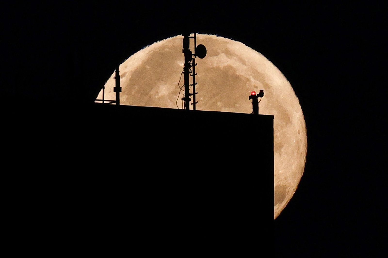 La Superluna azul captada en diferentes partes del planeta: un disfrute visual de la Luna del Esturión