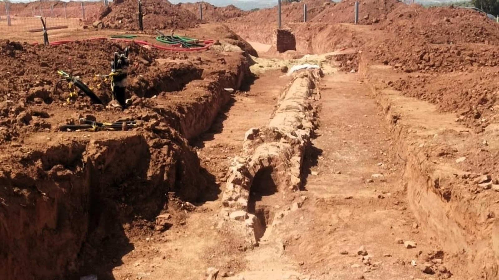 Restos de origen romano surgidos durante las exacavaciones de una megaplanta solar.