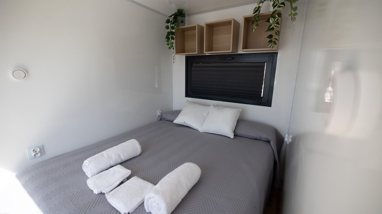 El dormitorio de una de las casas flotantes.