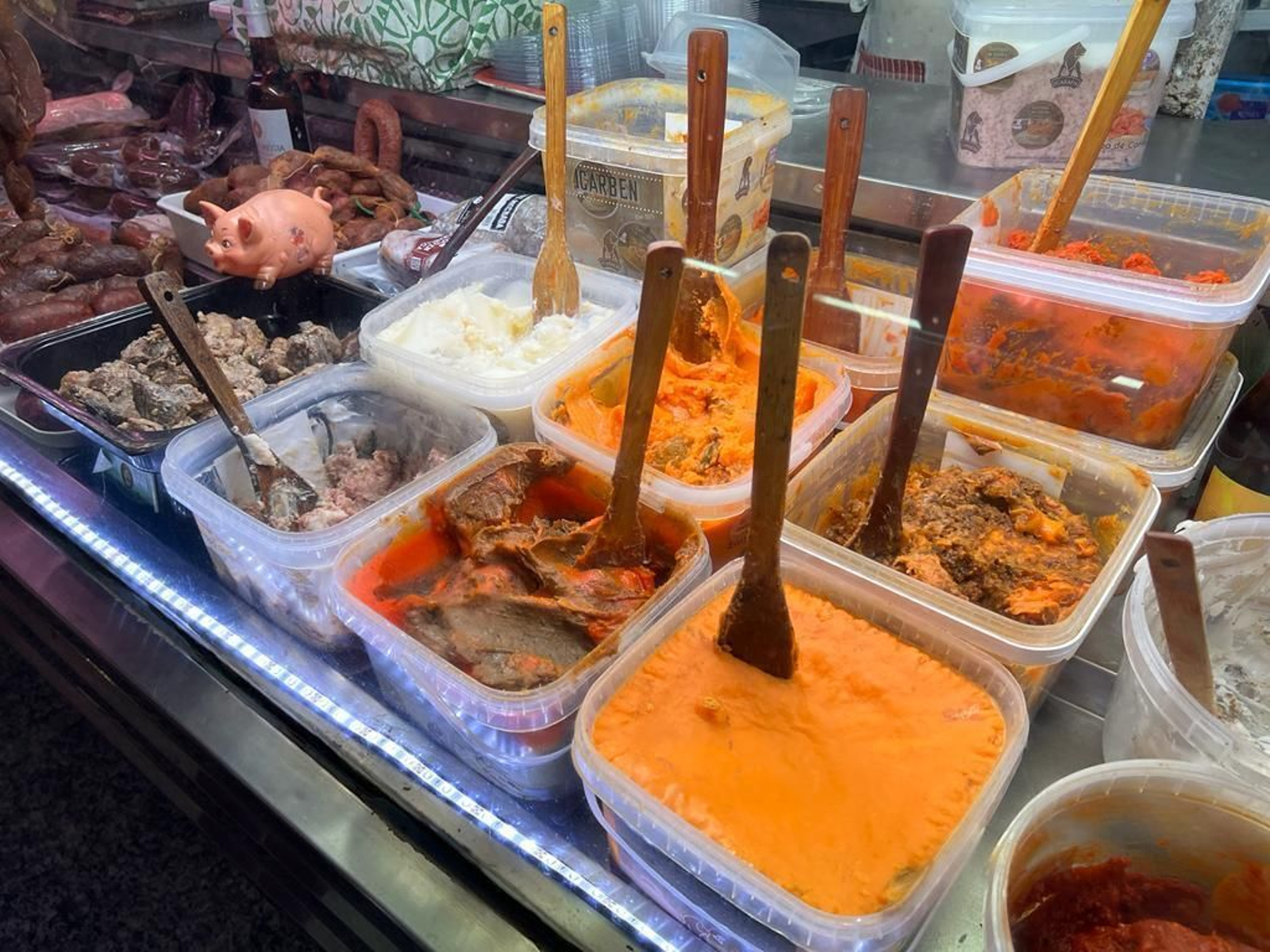 Una mañana de compras en el Mercado Ingeniero Torroja de Algeciras, en imágenes.