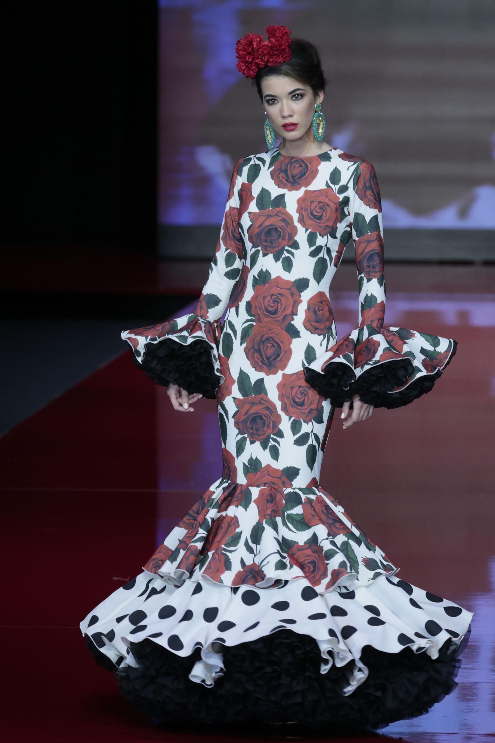El desfile de Rosa Pedroche en SIMOF 2022, todas las fotos