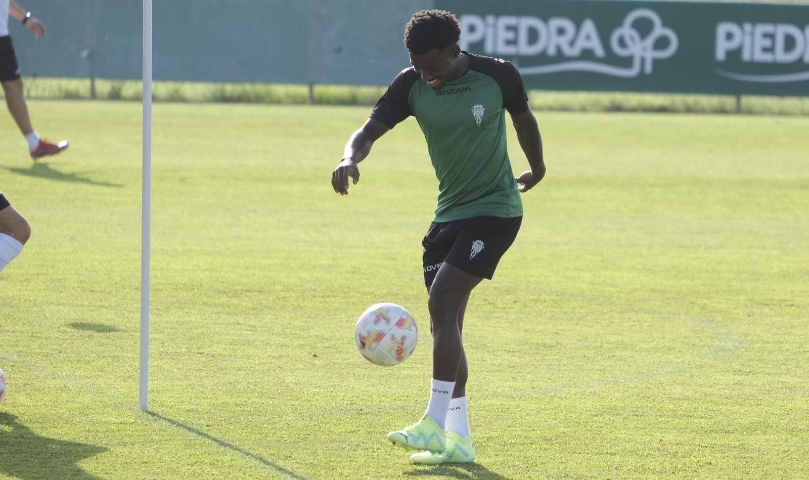 Adilson, durante un entrenamiento en la Ciudad Deportiva.