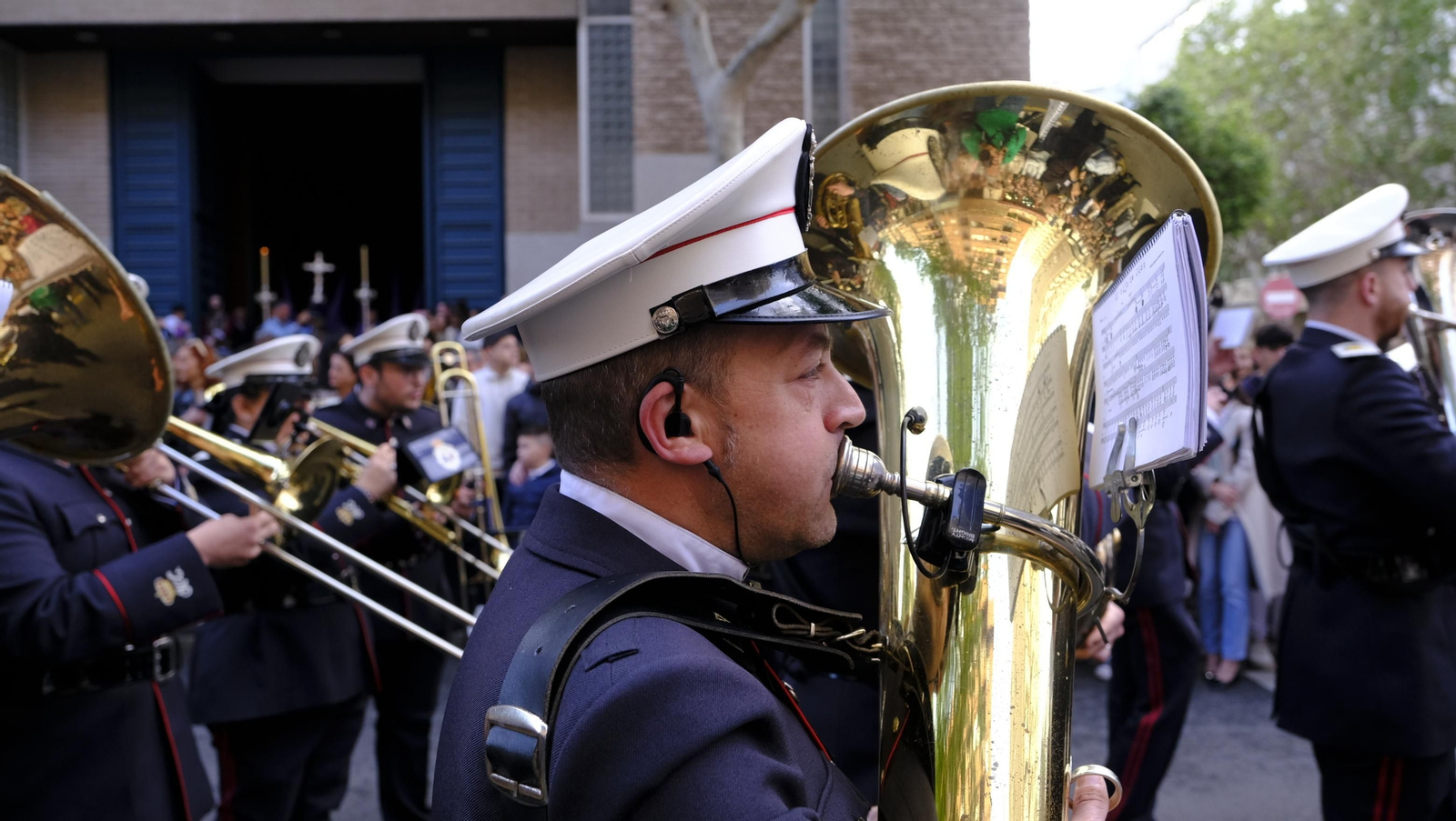Pasión vuelve a su Iglesia de Santa Teresa azotada por la lluvia