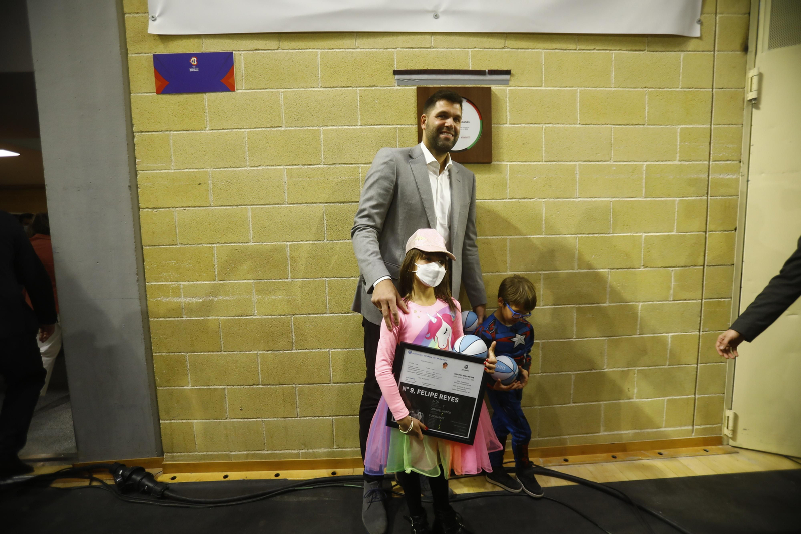 Las imágenes del emotivo encuentro entre España y Ucrania en Córdoba